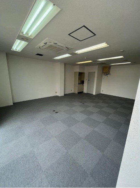 貸店舗・事務所　東大阪市 菱屋西3丁目　広さ約１１坪　トイレあり　コア・ファーストビル リビング
