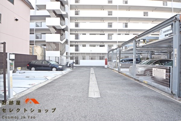 ブランズ八尾 駐車場