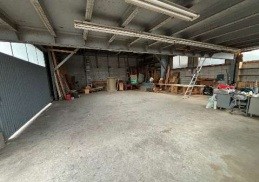 貸倉庫　八尾市 西山本町１丁目　広さ約４７坪　トイレ有　第一種中高層住居専用地域 ベッドルーム