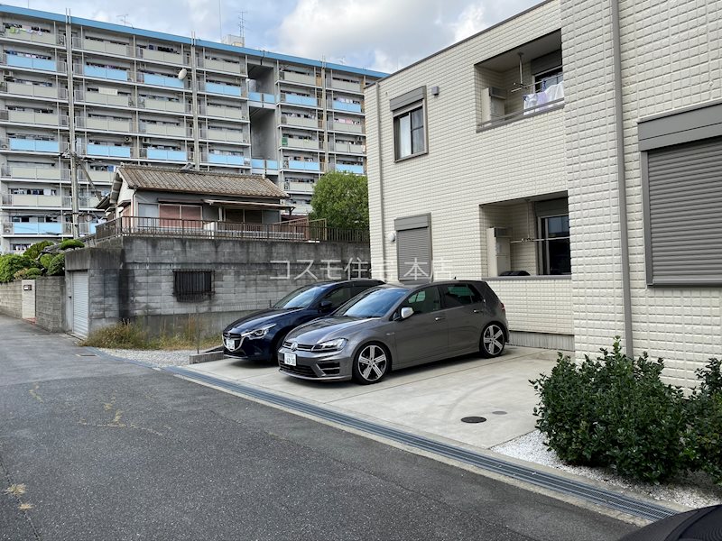 メゾンエルドオレ 駐車場