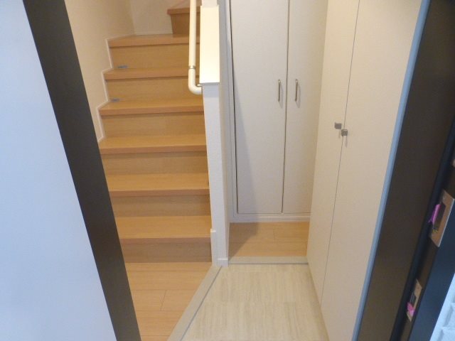 メゾンエルドオレ 玄関