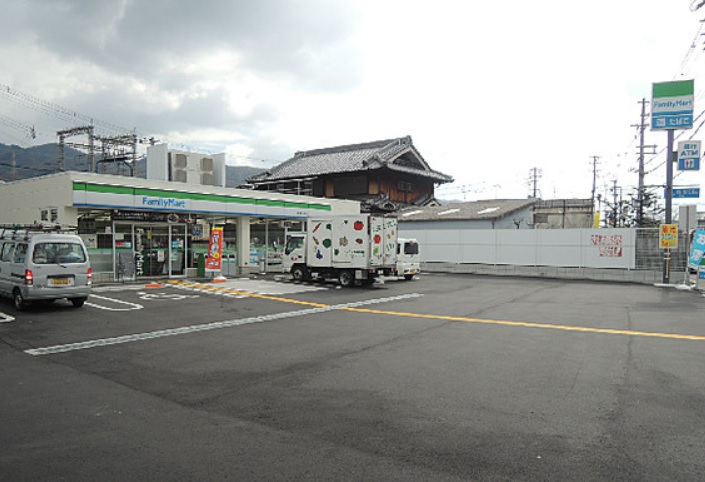 メゾンエルドオレ コンビニ