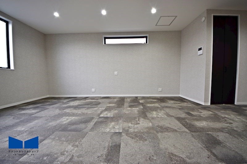 貸倉庫・事務所　八尾市 田井中４丁目　広さ延べ１６坪　駐車スペース３台分　新築ガレージハウス　B-Base その他