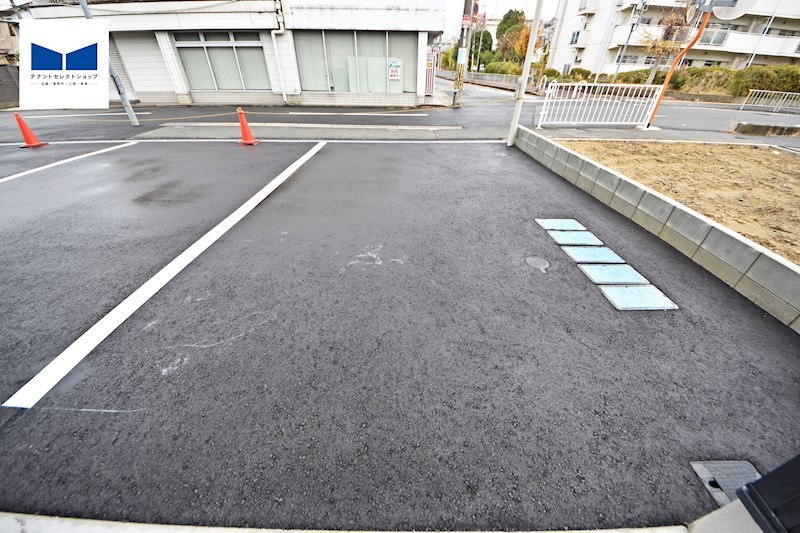 貸倉庫・事務所　八尾市 田井中４丁目　広さ延べ１６坪　駐車スペース３台分　新築ガレージハウス　B-Base その他