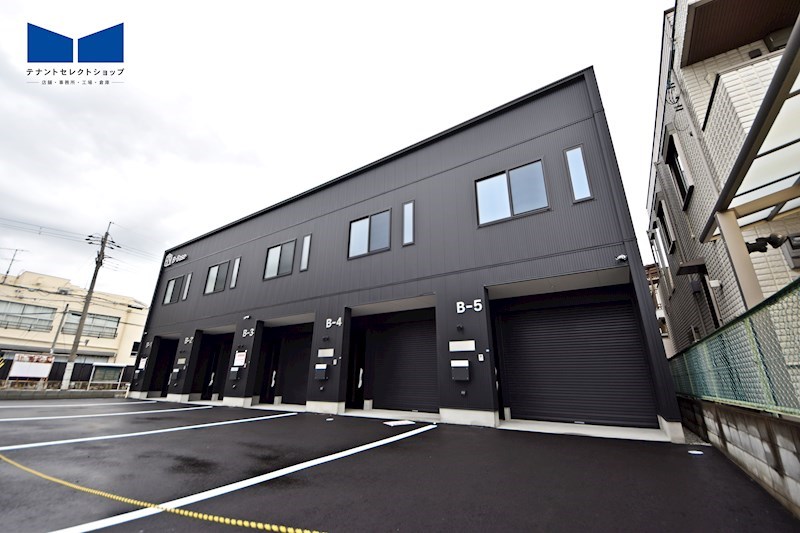 貸倉庫・事務所　八尾市 田井中４丁目　広さ延べ１６坪　駐車スペース３台分　新築ガレージハウス　B-Base その他