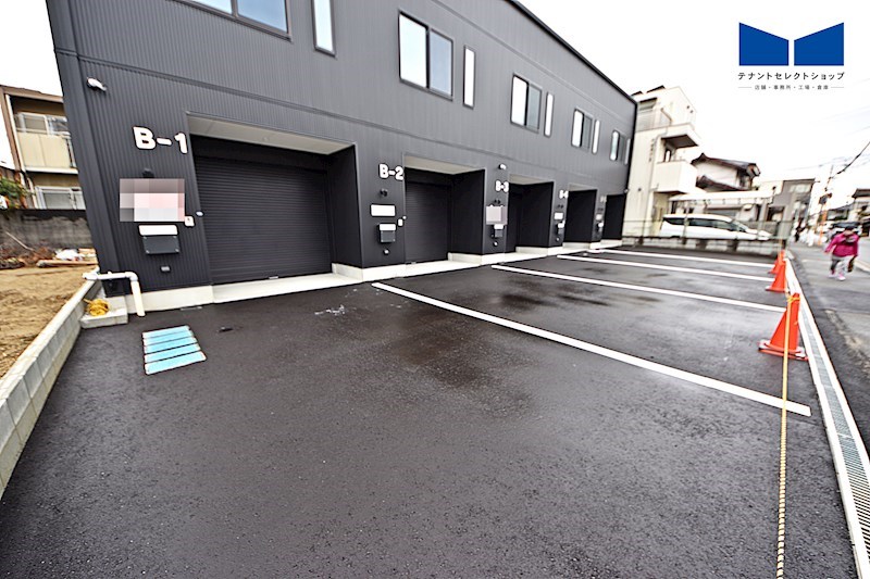 貸倉庫・事務所　八尾市 田井中４丁目　広さ延べ１６坪　駐車スペース３台分　新築ガレージハウス　B-Base その他