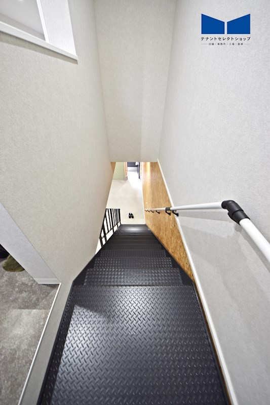 貸倉庫・事務所　八尾市 田井中４丁目　広さ延べ１６坪　駐車スペース３台分　新築ガレージハウス　B-Base その他
