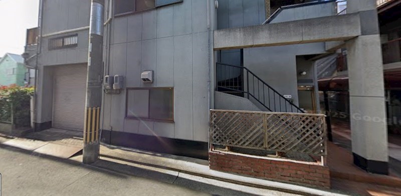 貸倉庫・工場　八尾市 太田新町２丁目　広さ約２３坪　駐車場無料　トイレあり　工業地域 玄関