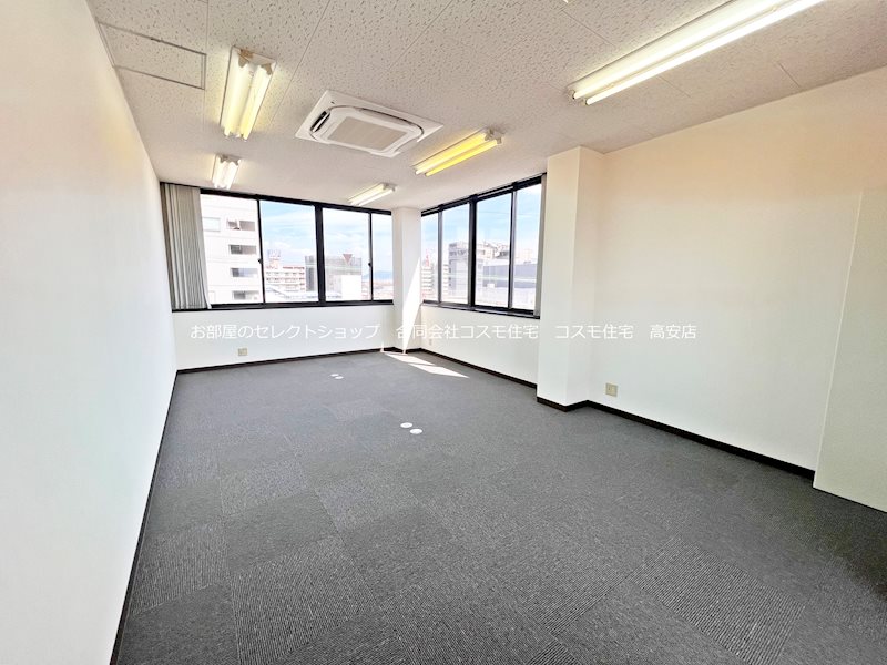 貸事務所　八尾市 東本町３丁目　広さ約１４坪　EVあり　トイレあり　リバティ八尾 リビング