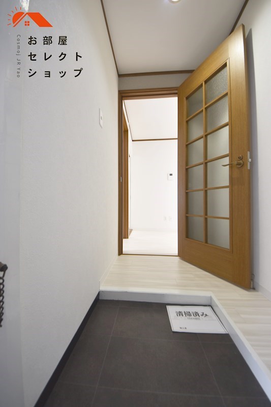 エステート高安B棟 玄関