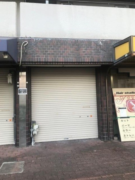 貸店舗・事務所　大阪市平野区 瓜破西１丁目　広さ約７坪　トイレあり　飲食可　路面店　GSハイム平野Ⅱ 玄関