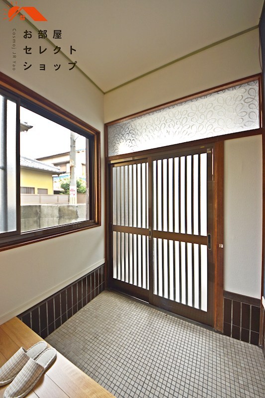 高安町北５丁目テラスハウス 玄関