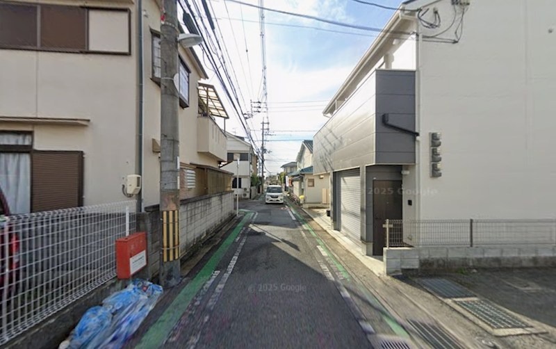 貸店舗・事務所　八尾市 老原５丁目　広さ延べ約１７坪　無料駐車場２台付　チェーロ老原SHYガレージハウス リビング