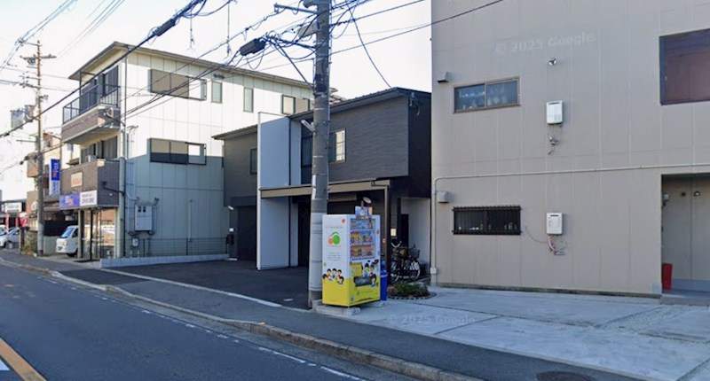 貸倉庫・事務所　八尾市 南太子堂６丁目　広さ延べ約２７坪　駐車場２台付　電動シャッター　コルニオーロ南太子堂 リビング