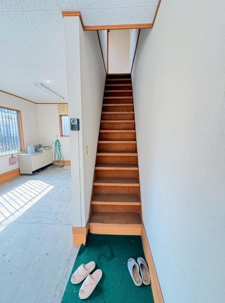 貸店舗・事務所　八尾市 天王寺屋４丁目　広さ延べ約１５坪　天王寺屋車庫付き事務所 ベランダ