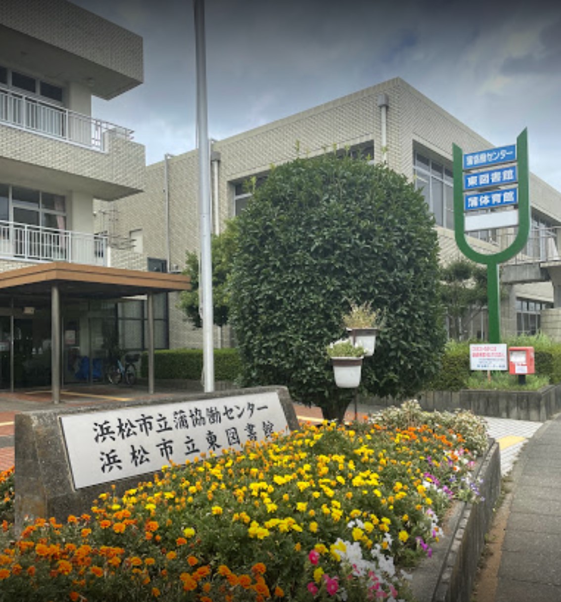 ランドRファースト 図書館