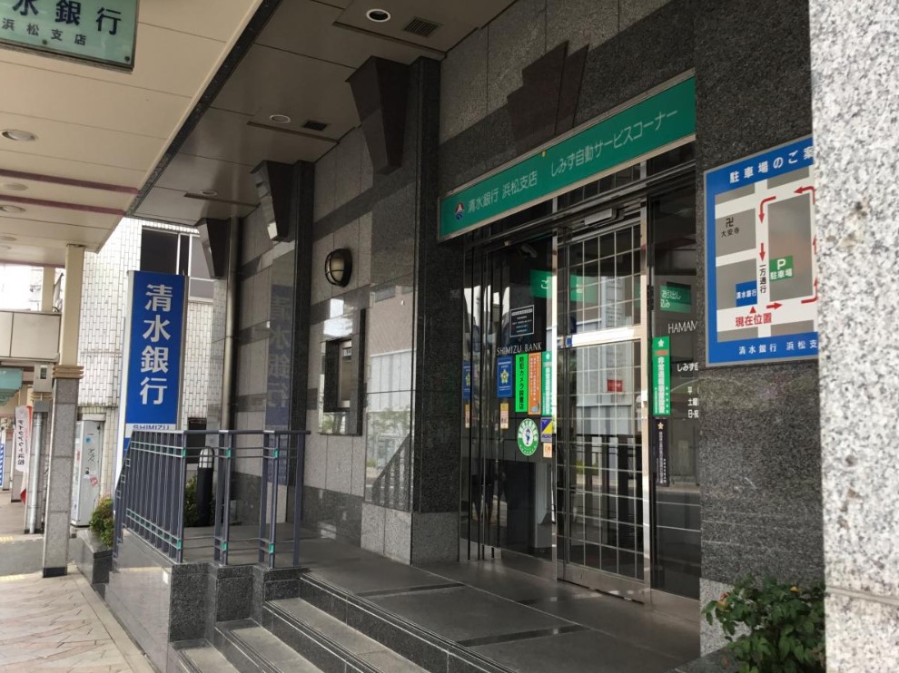 ル・シェモア利町 銀行