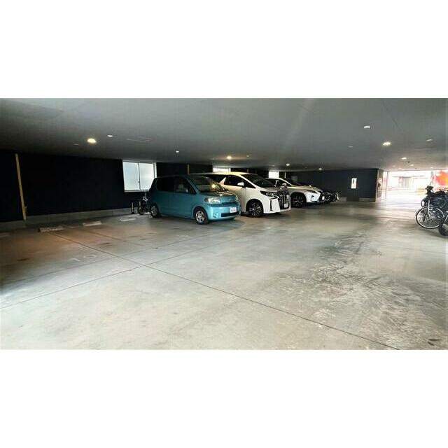Tribute Central 駐車場