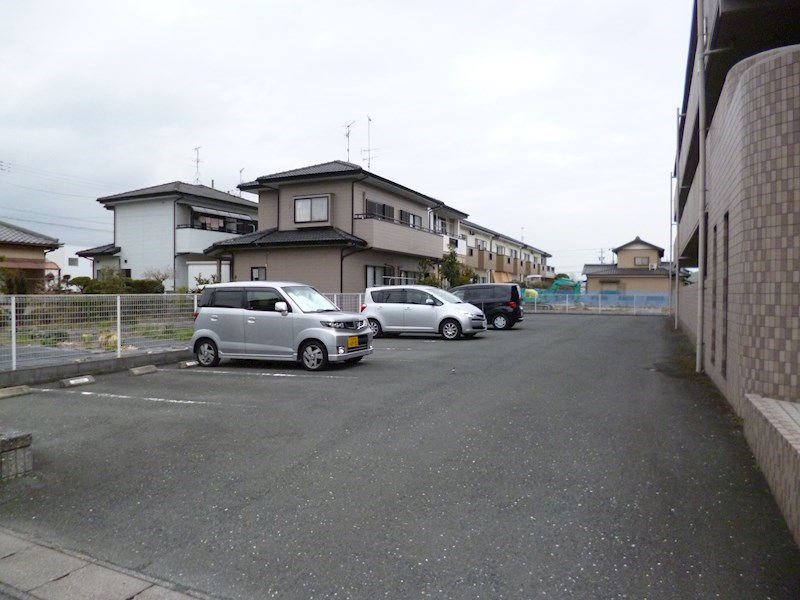 Raffine泉 駐車場
