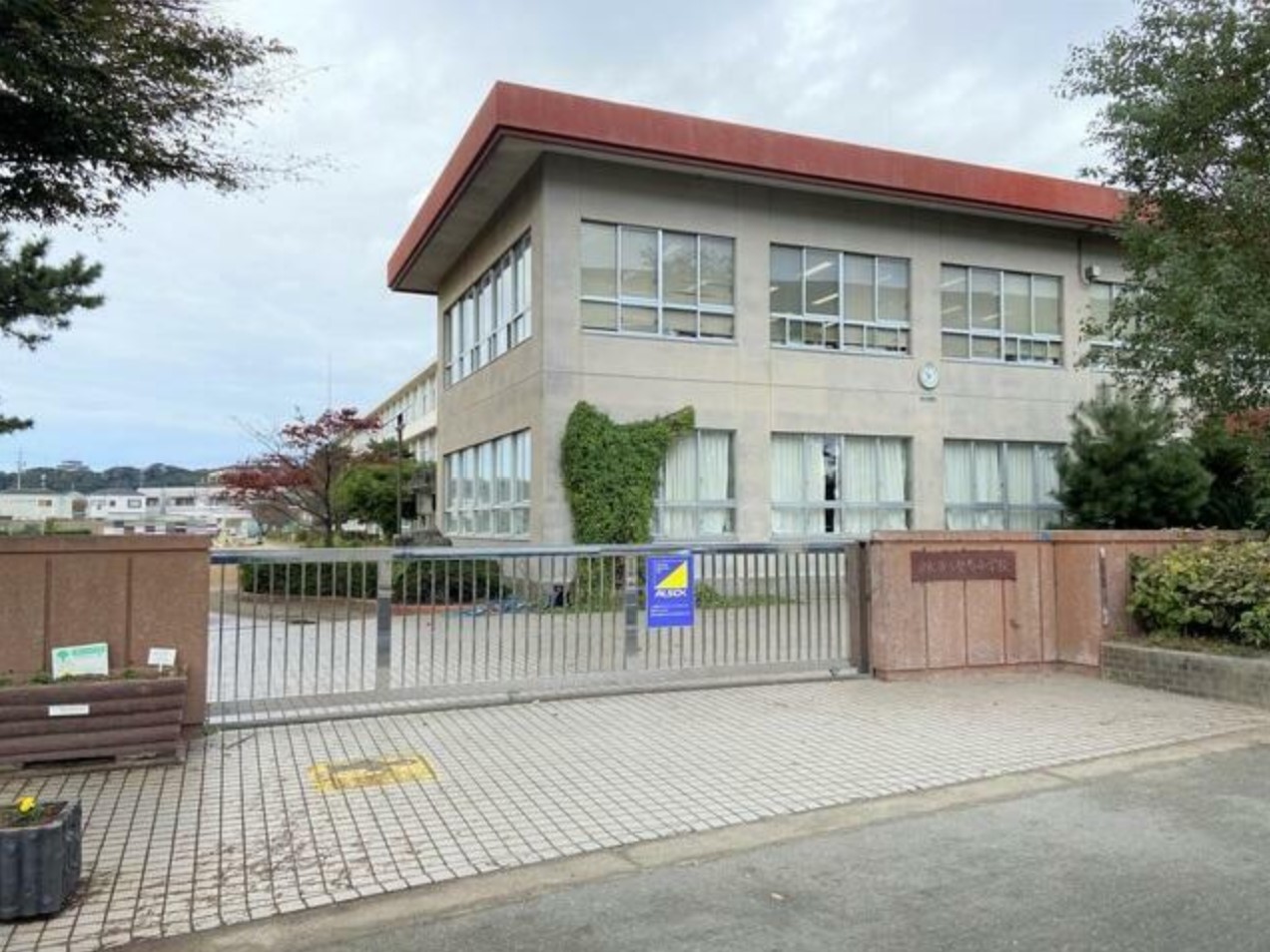 茄子町貸家 小学校