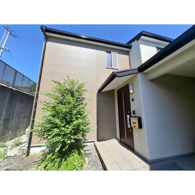 アールハウスⅤ 玄関