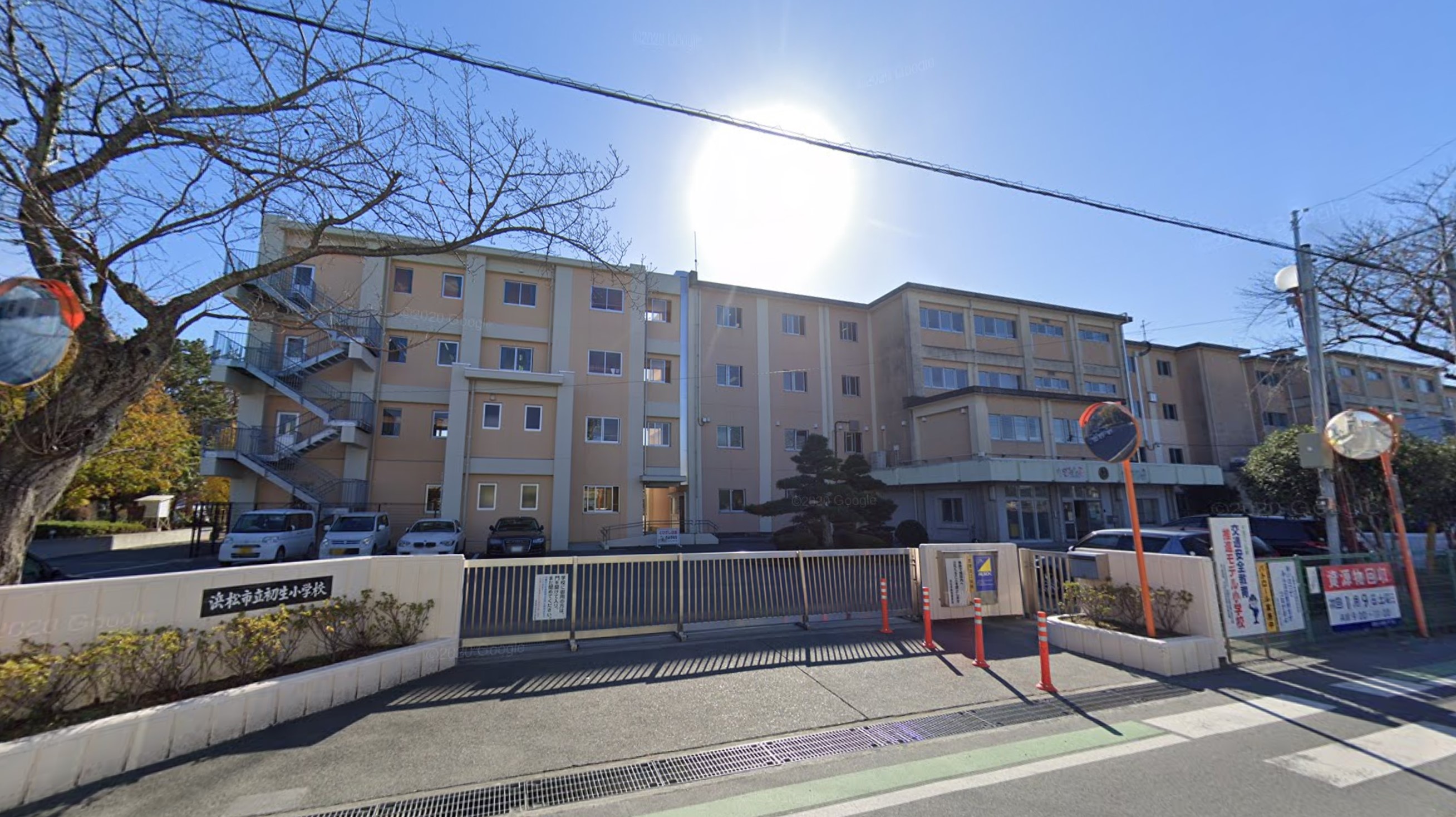 初生町テラスハウス 小学校