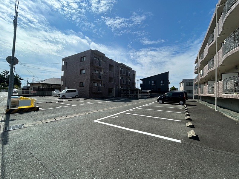 エクレールB 駐車場