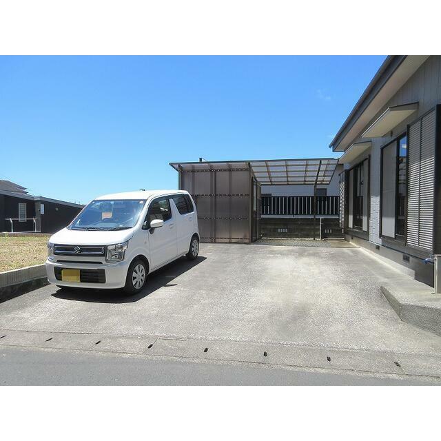 蜆塚１町目１９－１０貸家 駐車場
