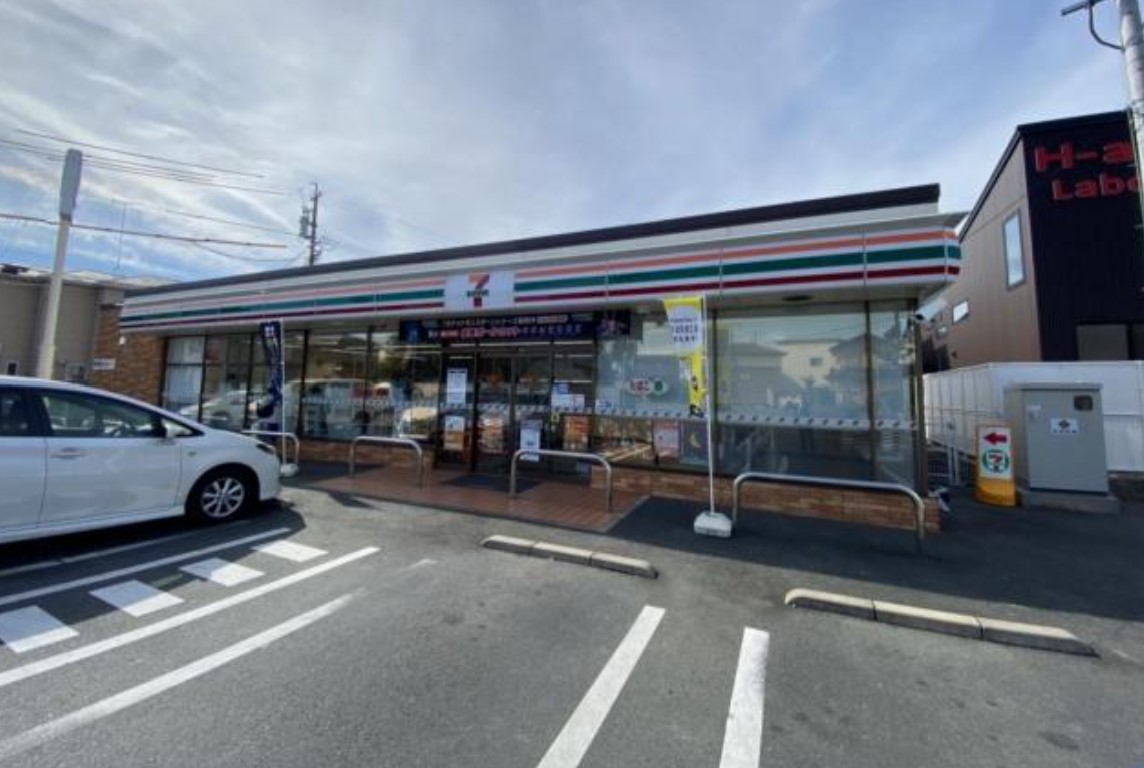 ホワイトルーム恩地 コンビニ