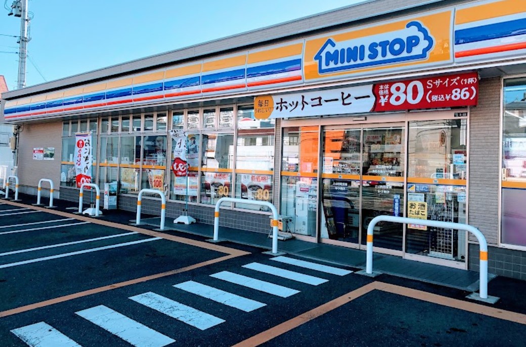 アベイユ山手 コンビニ
