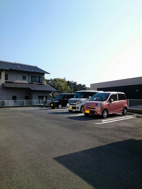 アズュール１７ 駐車場