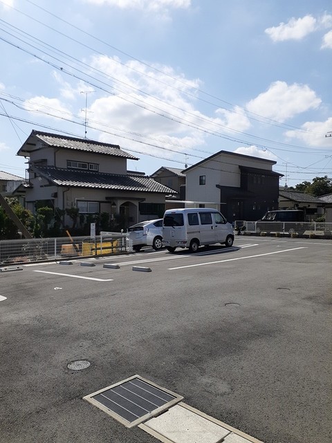 フェリーチェ 駐車場