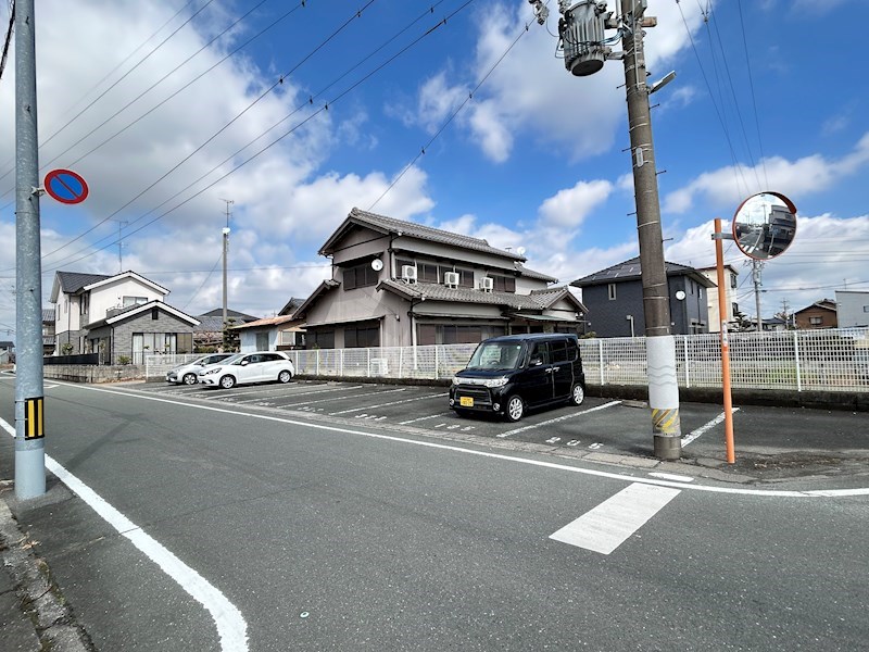 ル・フェリエ 駐車場