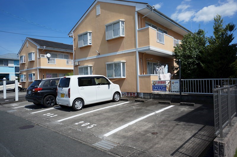レアール早出B 駐車場