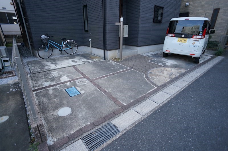 青山貸家 駐車場