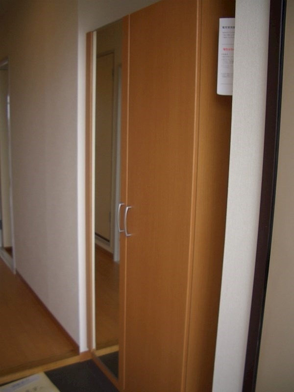 メディオ初生壱番館 玄関