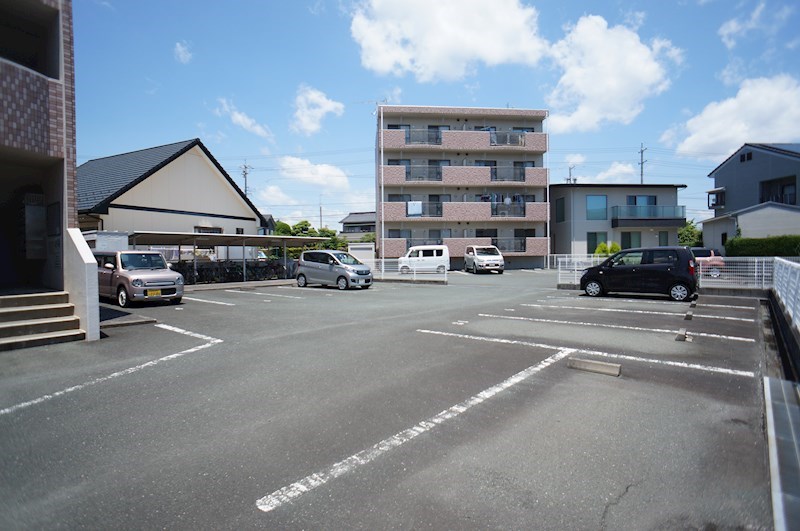 ハイムコターナ 駐車場