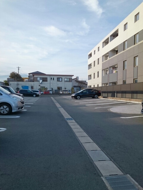 サンリット初生Ⅱ 駐車場