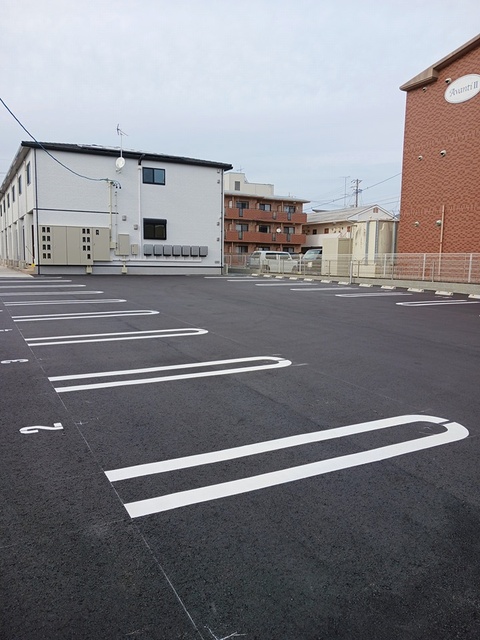 若林レジデンス 駐車場