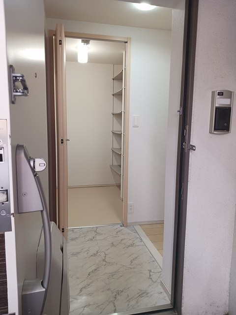 エレガント菅原 玄関