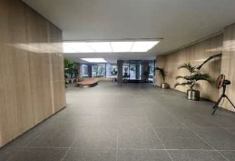祐真ビル本館 玄関