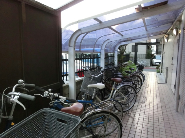 スリーバンブー 駐車場