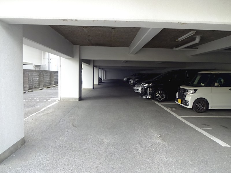 エスペランサー弥生 駐車場