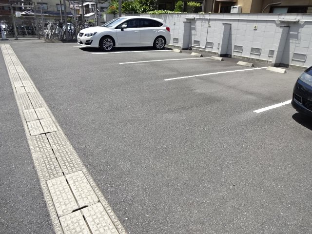 音羽ハイツ 駐車場