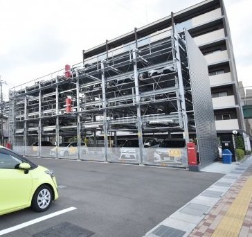 グランレブリー桂川グレイスレジデンス 駐車場
