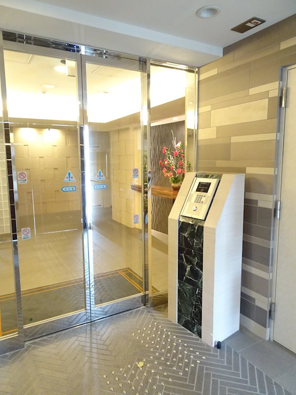 ルーエ五条堀川 エントランス