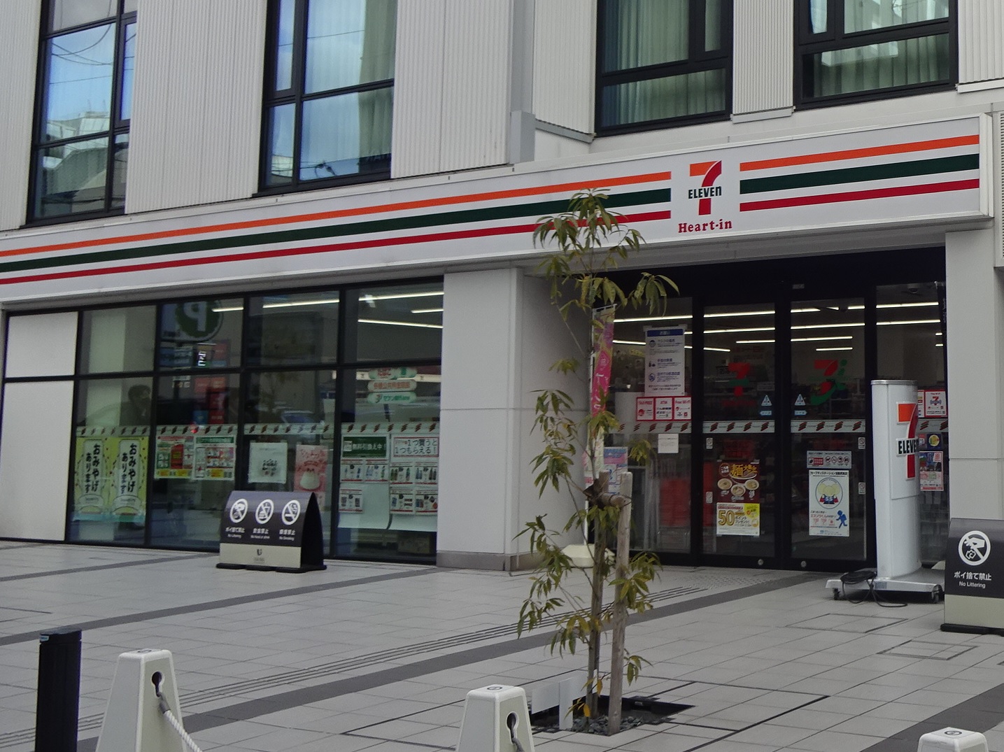 プリオーレ京都駅前 コンビニ