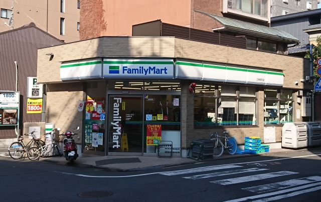 ベラジオ烏丸三条 コンビニ