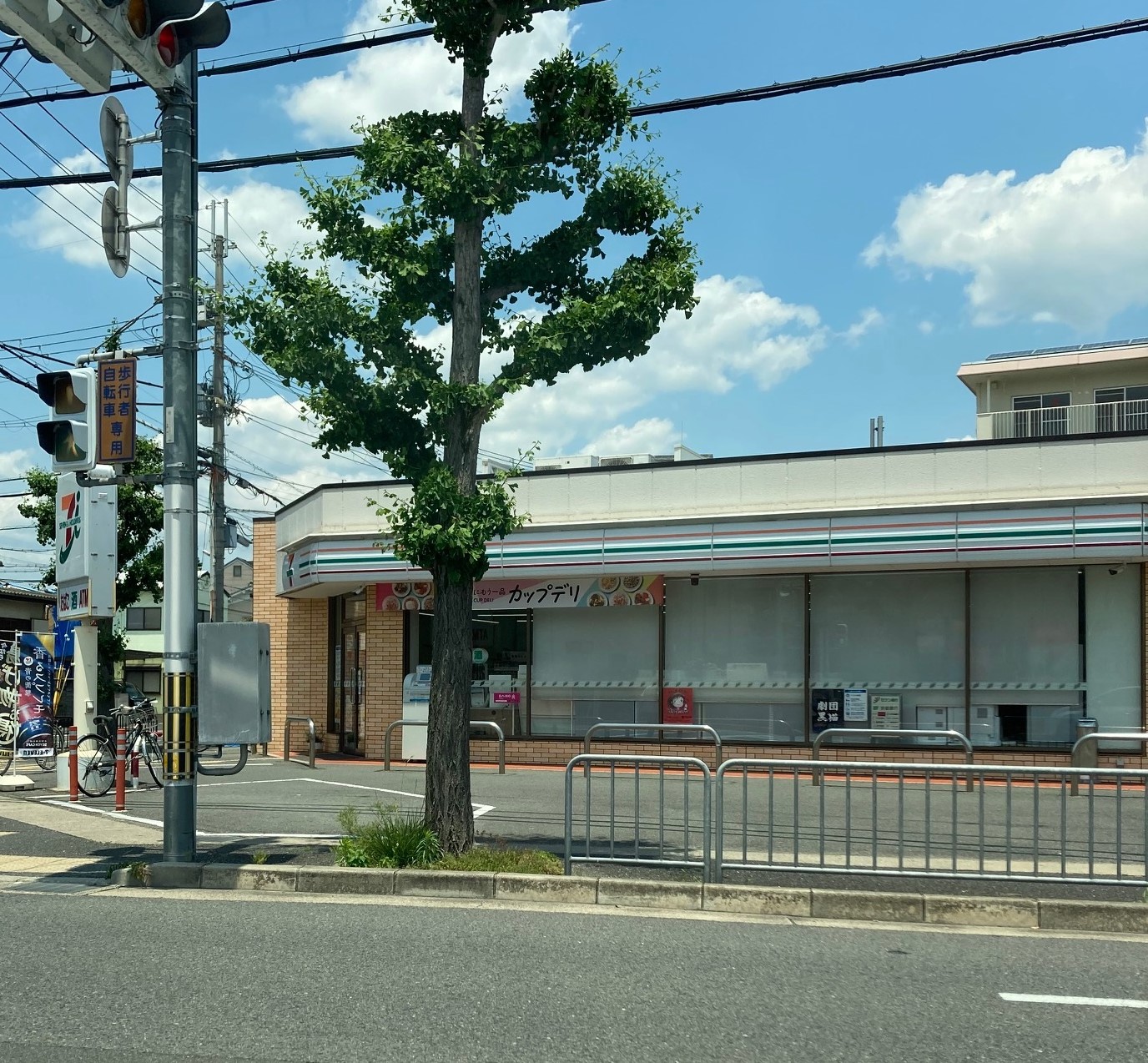 プリオーレリベルタ桂Ａ棟 コンビニ