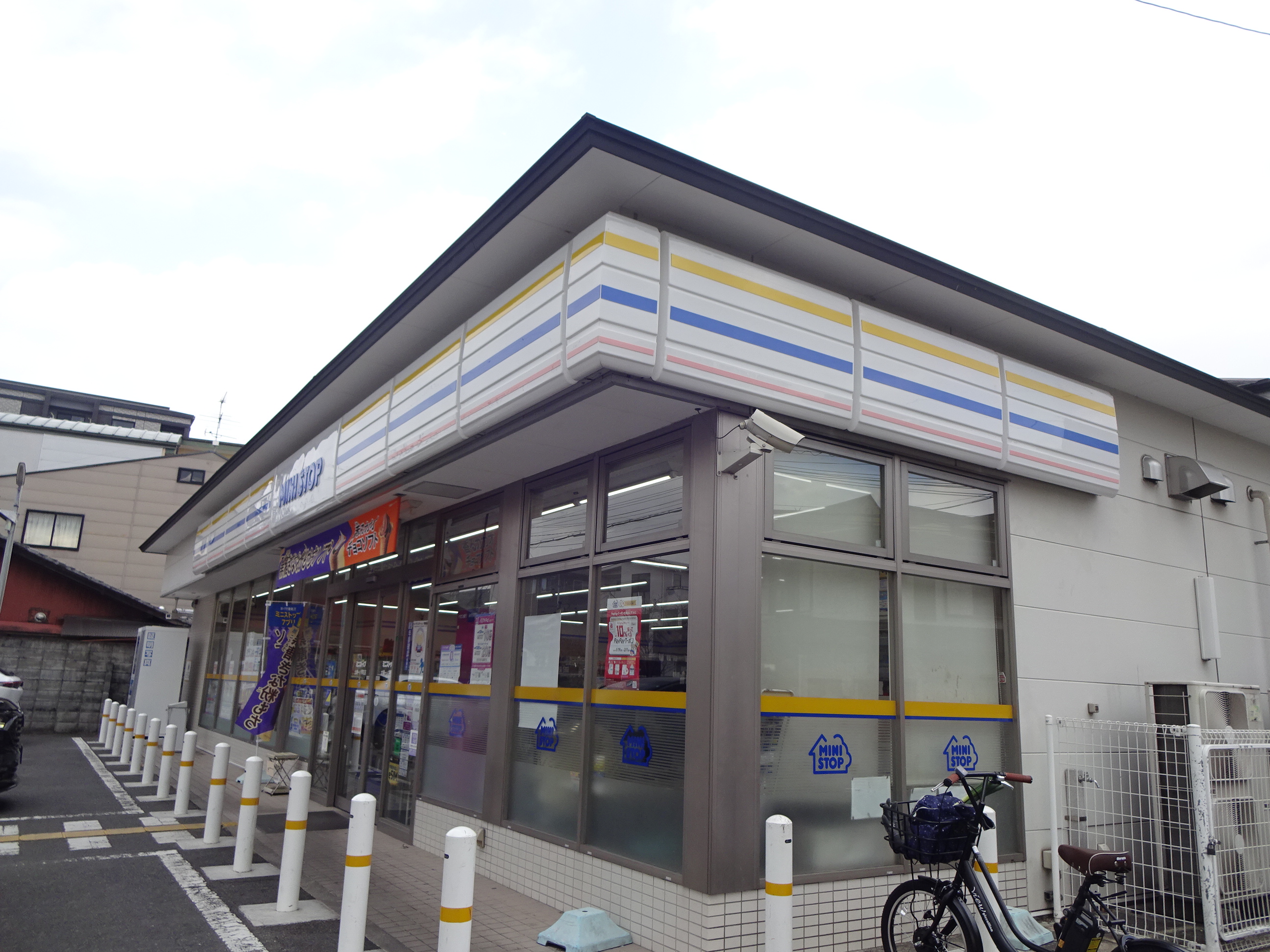 エンゼルプラザ京都太秦 コンビニ
